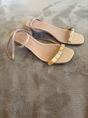LOQ like new Nude Ankle-Strap Block Heel Sandals with Embellished Front Strap